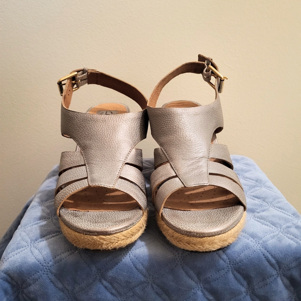 Vintage Metallic Platforms - Picture 2 of 4